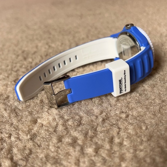 Pantone Ice Watch: 18-3949 Dazzling Blue - Picture 6 of 10